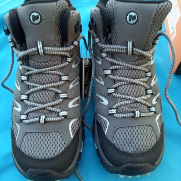 Merrell Women's Moab Hiking Boot - Picture 7 of 8